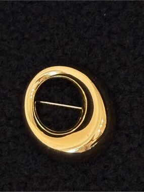 Vintage Monet Gold Tone Modernist Open Circle Brooch Pin
